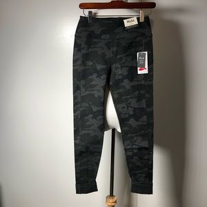 DONATED NWT Gray camo leggings with pockets